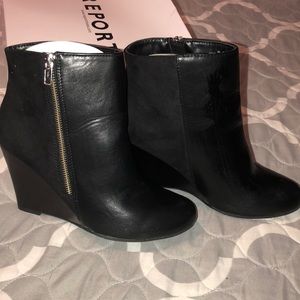 REPORT RUSSI WEDGE BOOTIE SIZE 8.5